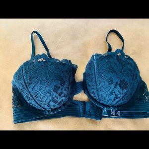 Victoria’s Secret bra size 34 C black lace